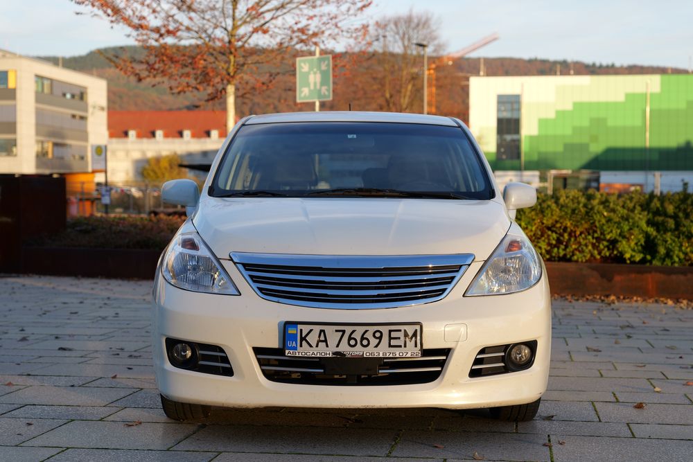 Nissan TIIDA Axis Autech 2010 р. Повна комплектація