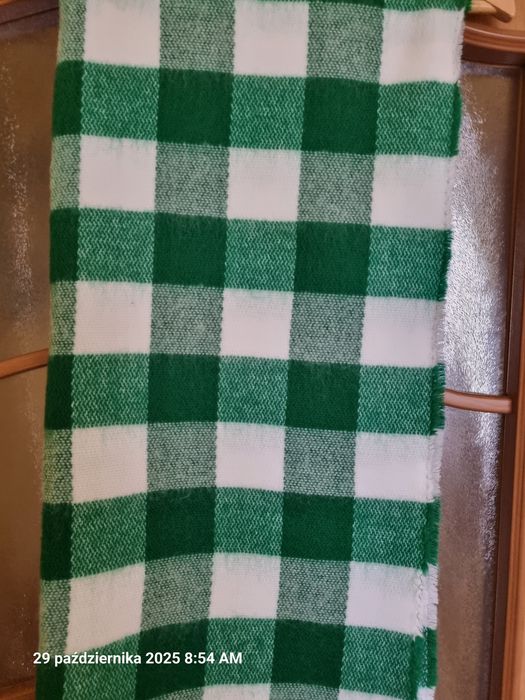 Szal w biało- zieloną kratę