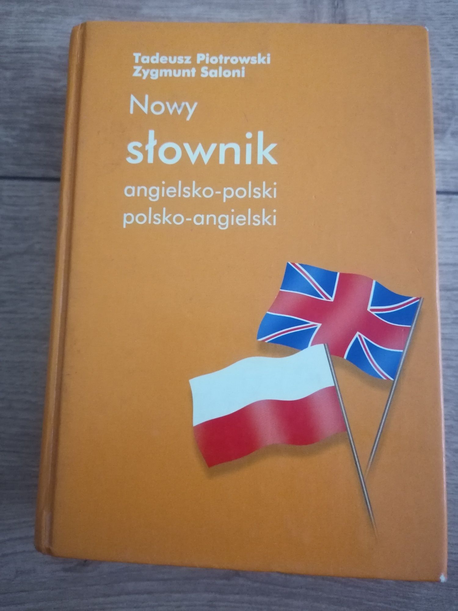 "Nowy słownik angielsko-polski polsko-angielski Piotrowski, Saloni