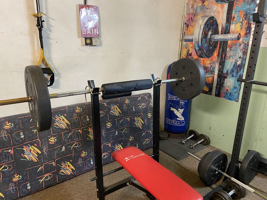 Ławeczka do wyciskania ze stojakami ławka regulowana