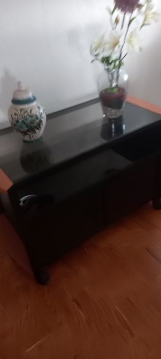 Mesa de televisão metal e madeira