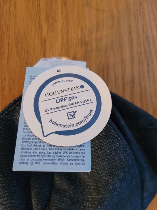 Nowa dziecięca  czapka UV z daszkiem