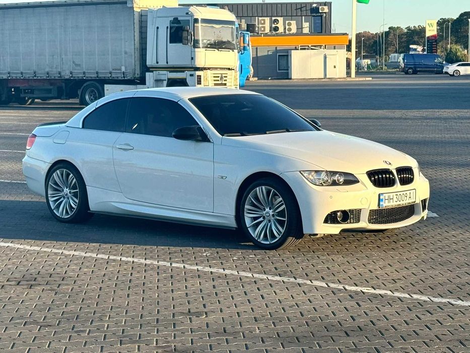BMW 320i Cabrio E93