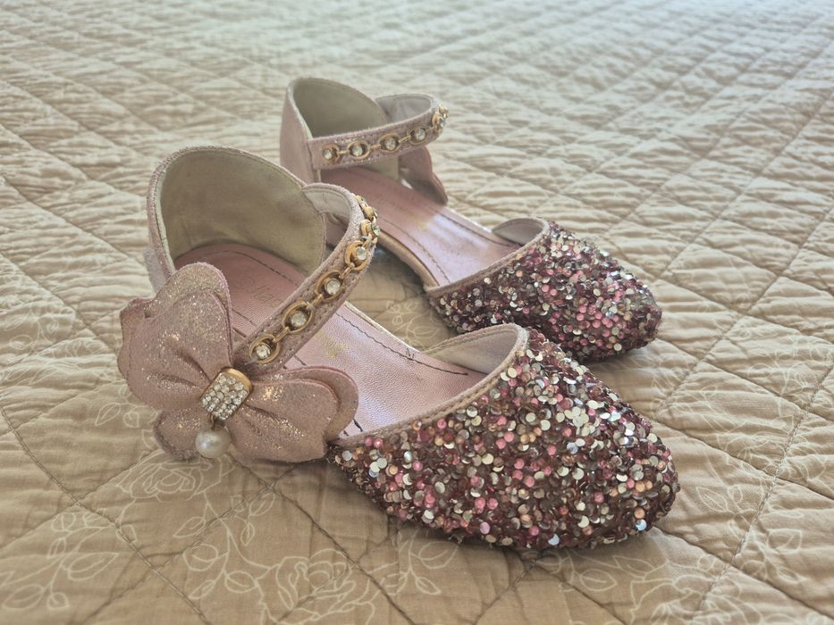 Różowe brokatowe buciki pantofelki dla księżniczki