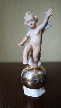 Антиквар. фарфоровая статуэтка "Ангел на шаре".Под реставрацию 1965 г