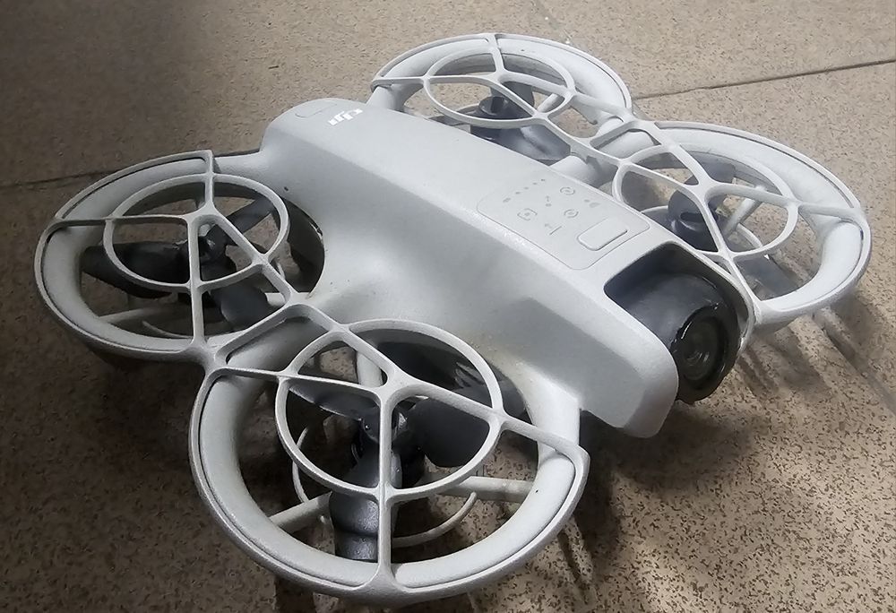 Dron DJI neo z radiem - śledzenie