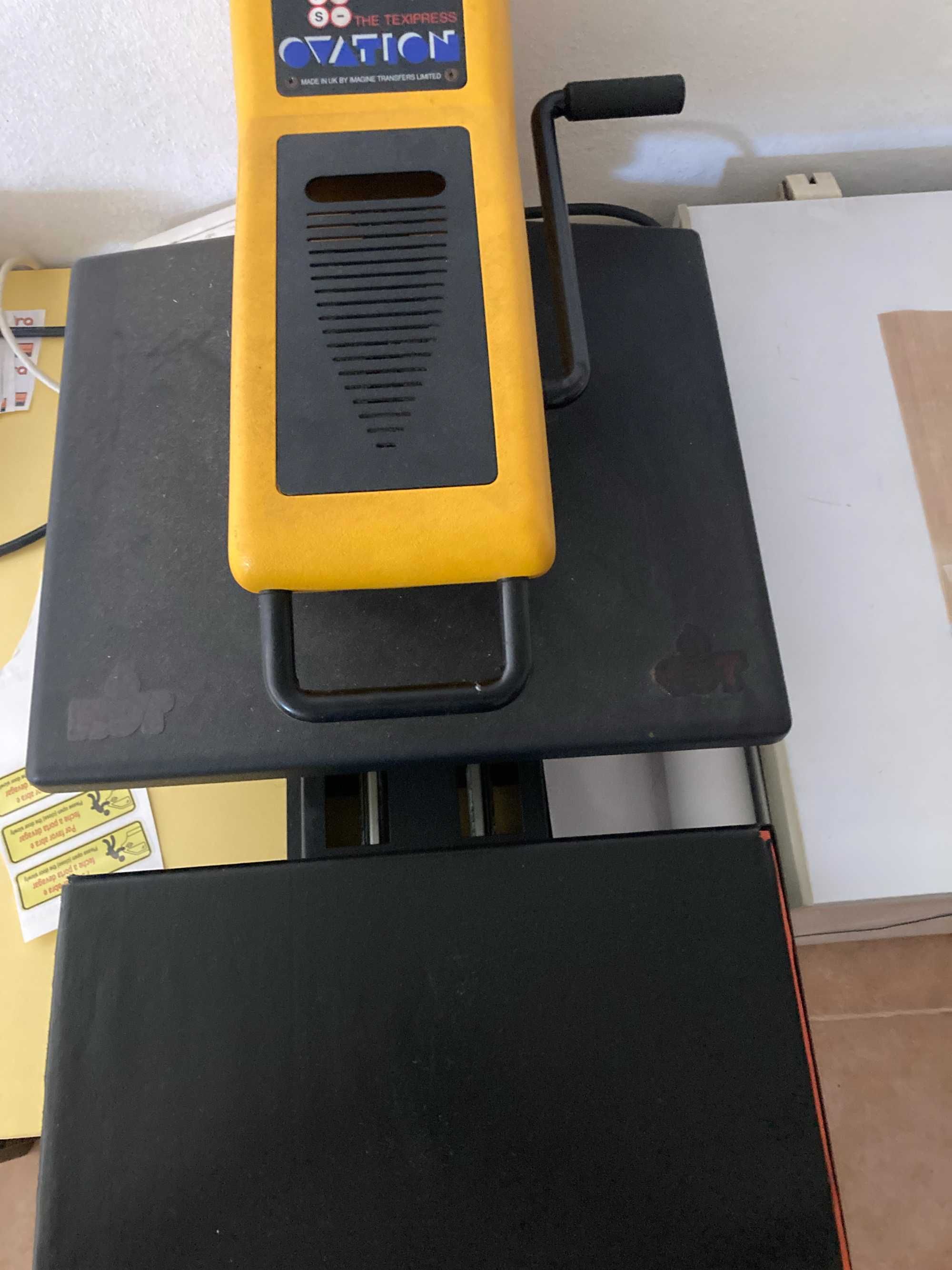 Prensa Termica de  estampagem desocupar ou trocar por monitor