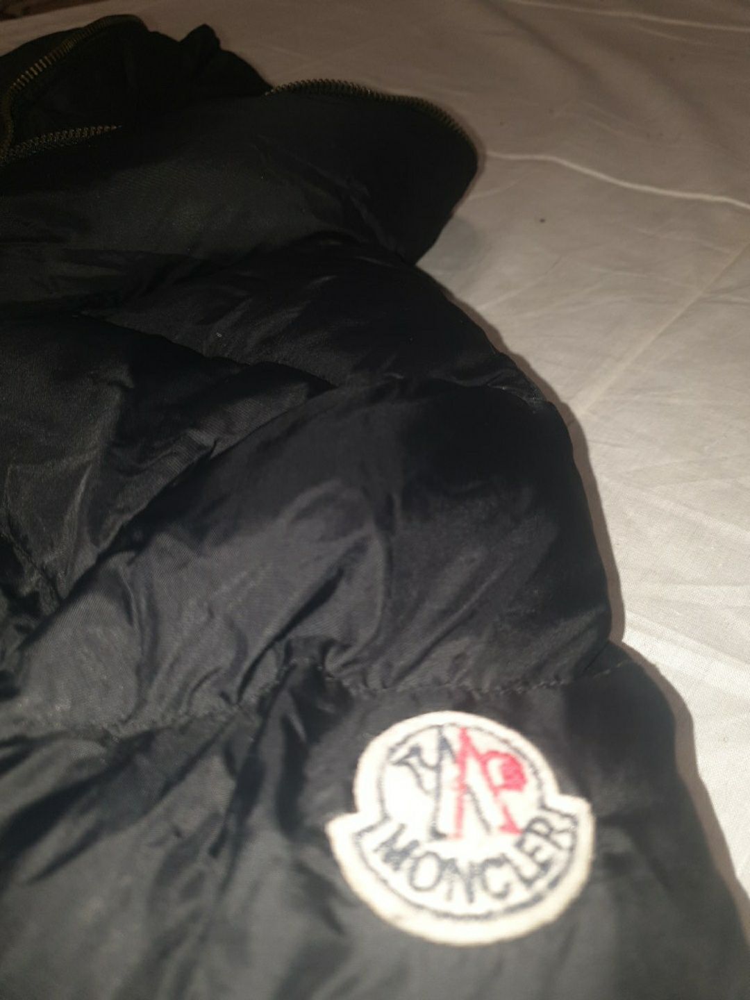 Куртка-пуховик бренда MONCLER