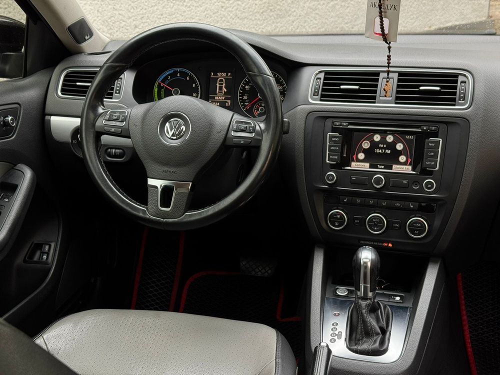 Продам Jetta HYBRID 1,4 TSI