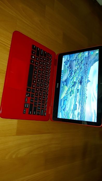 Laptop DELL Inspirion P25T001