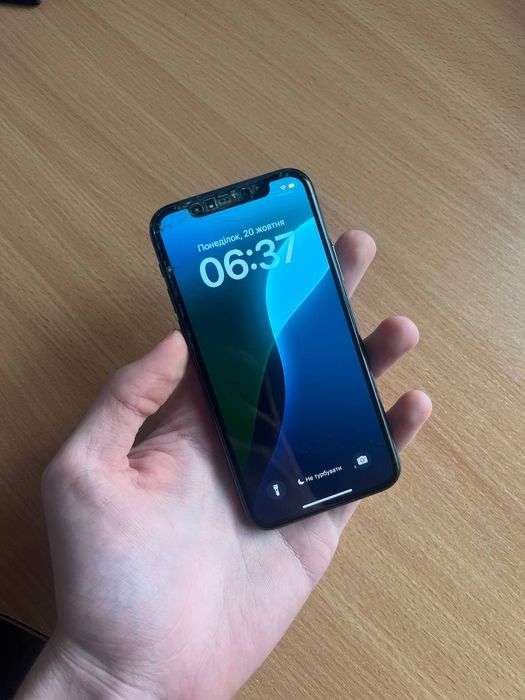 Apple iphone 11 pro 64GB Midnight Green.