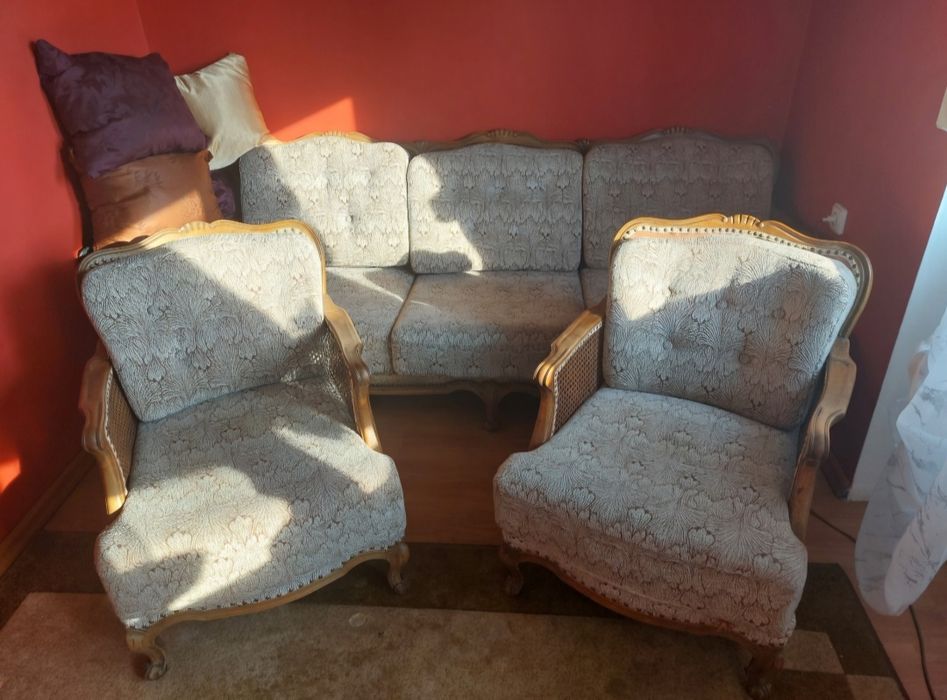 Zestaw antyków: kanapa + 2 fotele