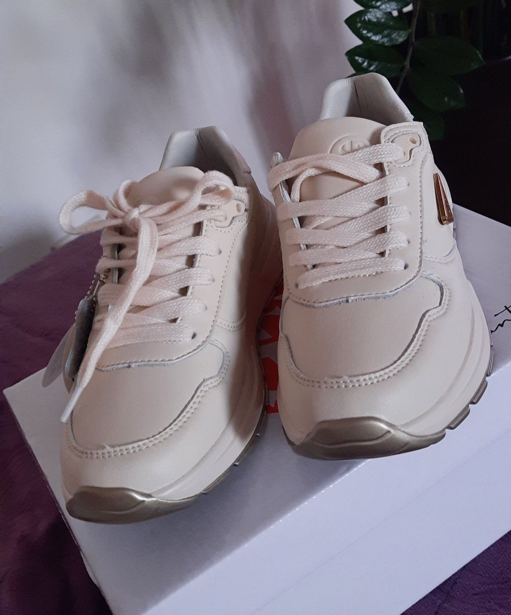 Sneakersy beżowe r.36 skóra