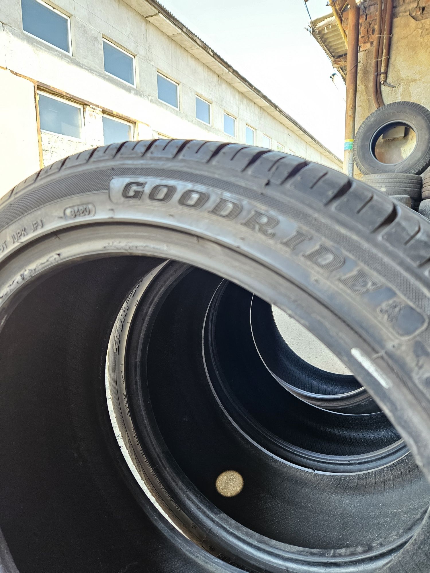 Шини 255/40r19 2+2