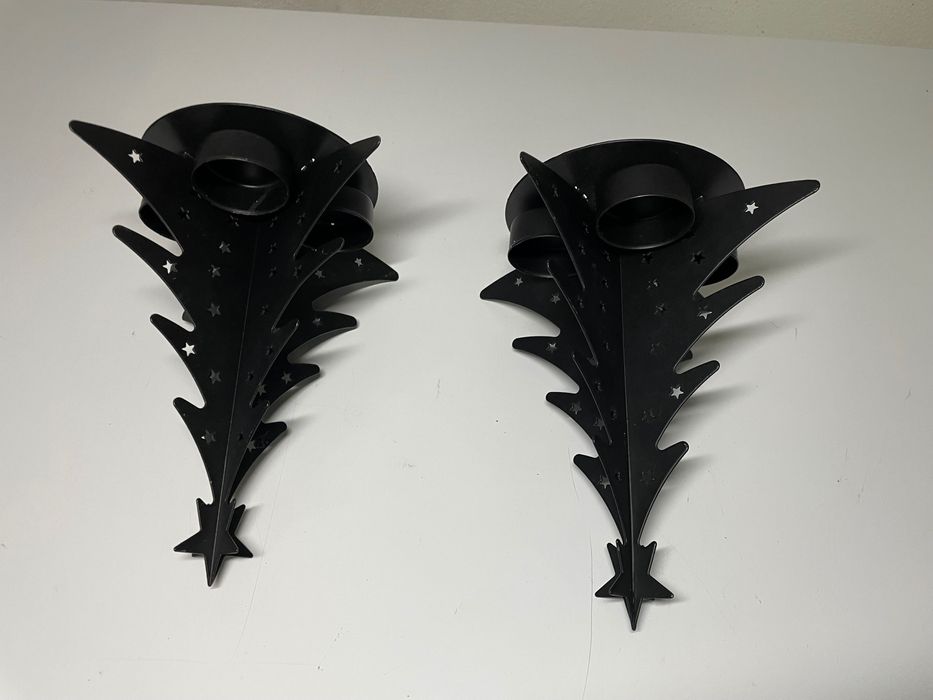 2 castiçais em metal preto