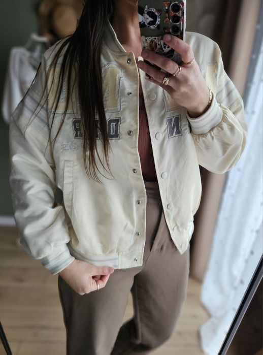 Bershka Oversize Bomberka damska Varsity Kremowa College