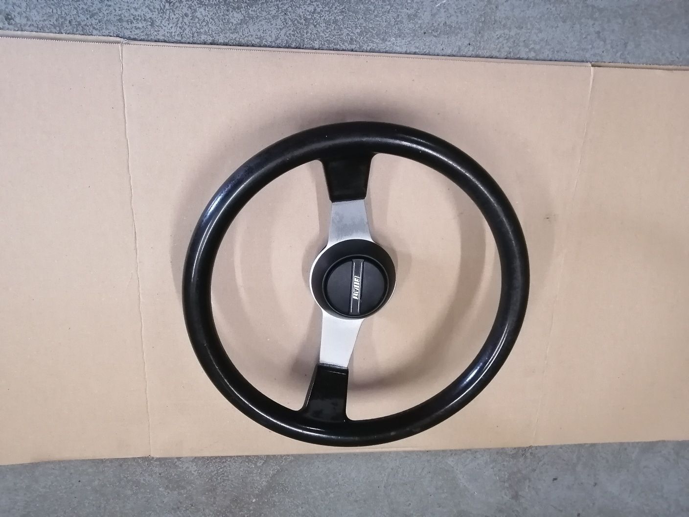 Fiat 126p kierownica z logo Fiat + rozetka i przycisk klaksonu
