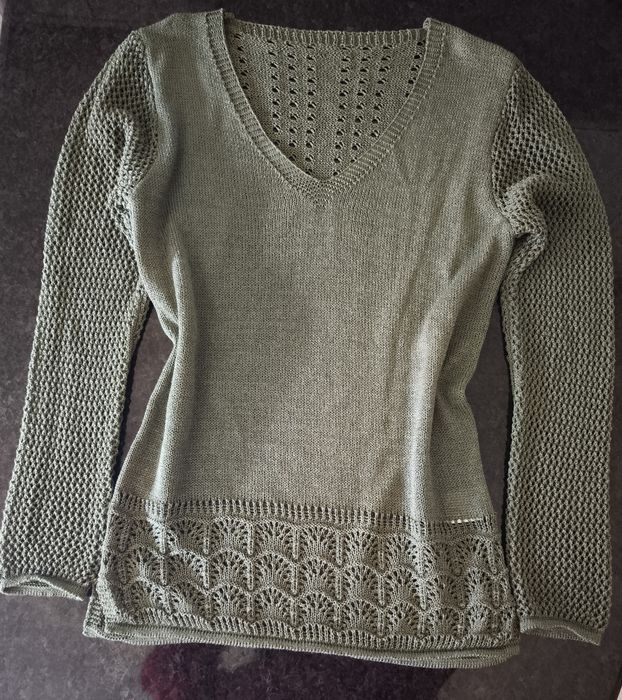 Camisola, verde azeitona, em malha fria, italiana.