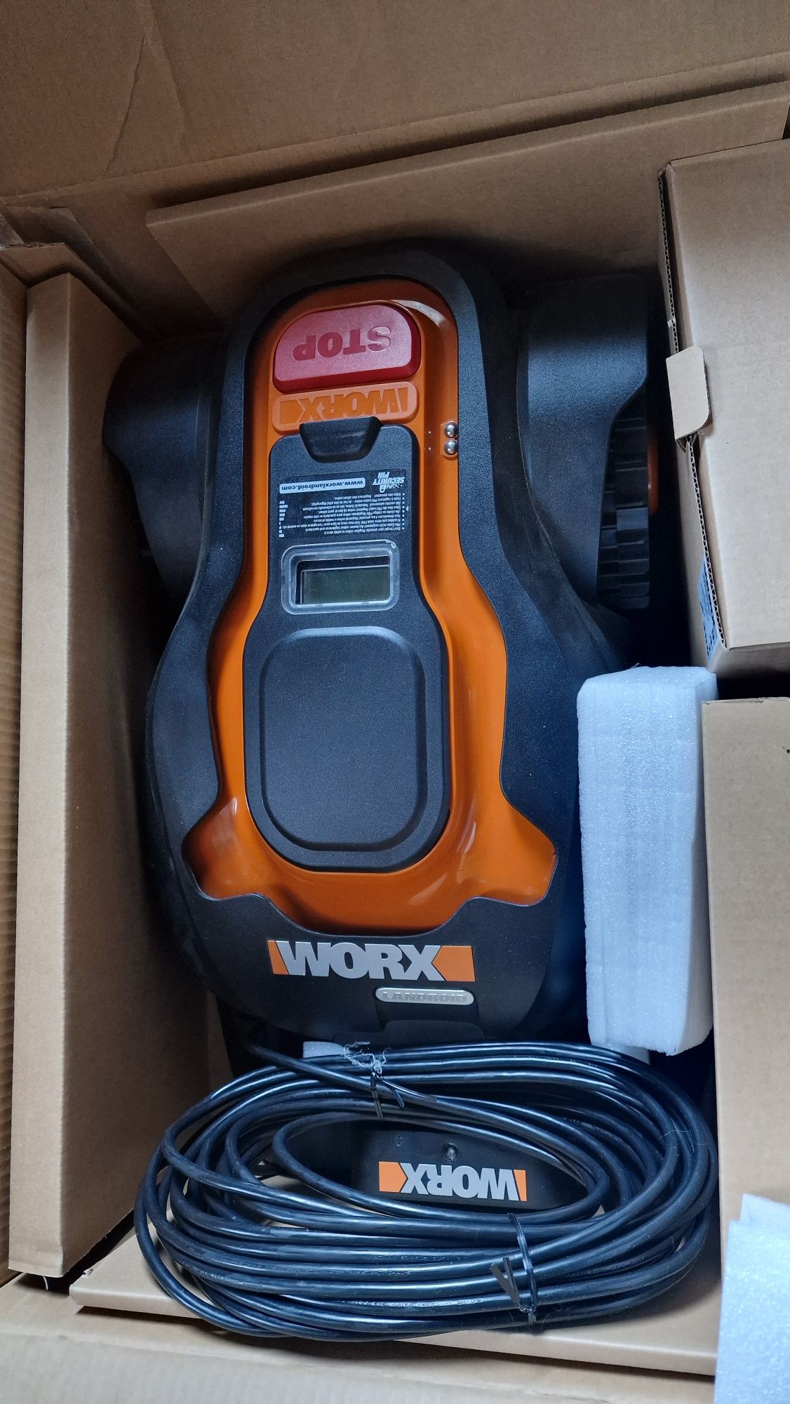 Robót koszący trawę Worx wg794e