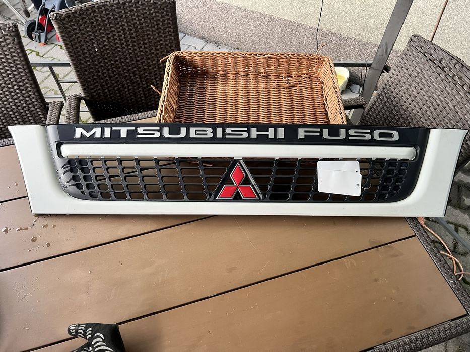 Mitsubishi Canter Fuso Atrapa Grill