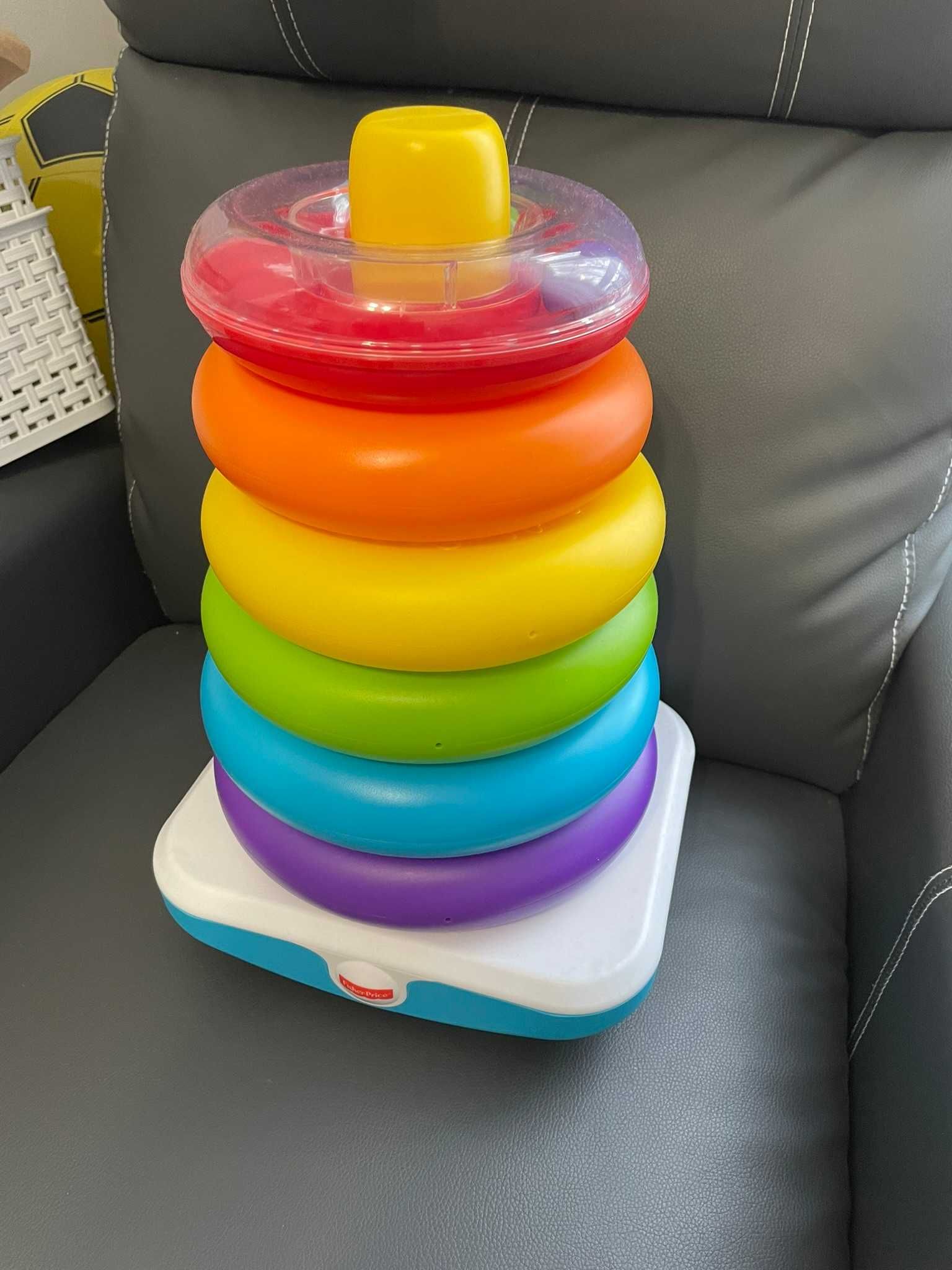 Gigapiramida, duża piramida, wieża Fisher Price