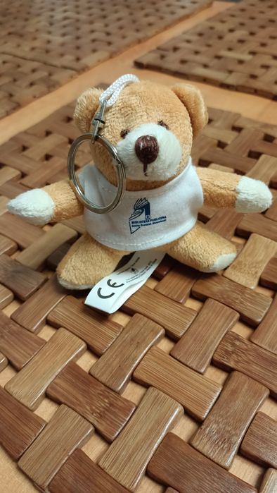 Miś breloczek zawieszka biblioteka publiczna gminy Grodzisk mazowiecki