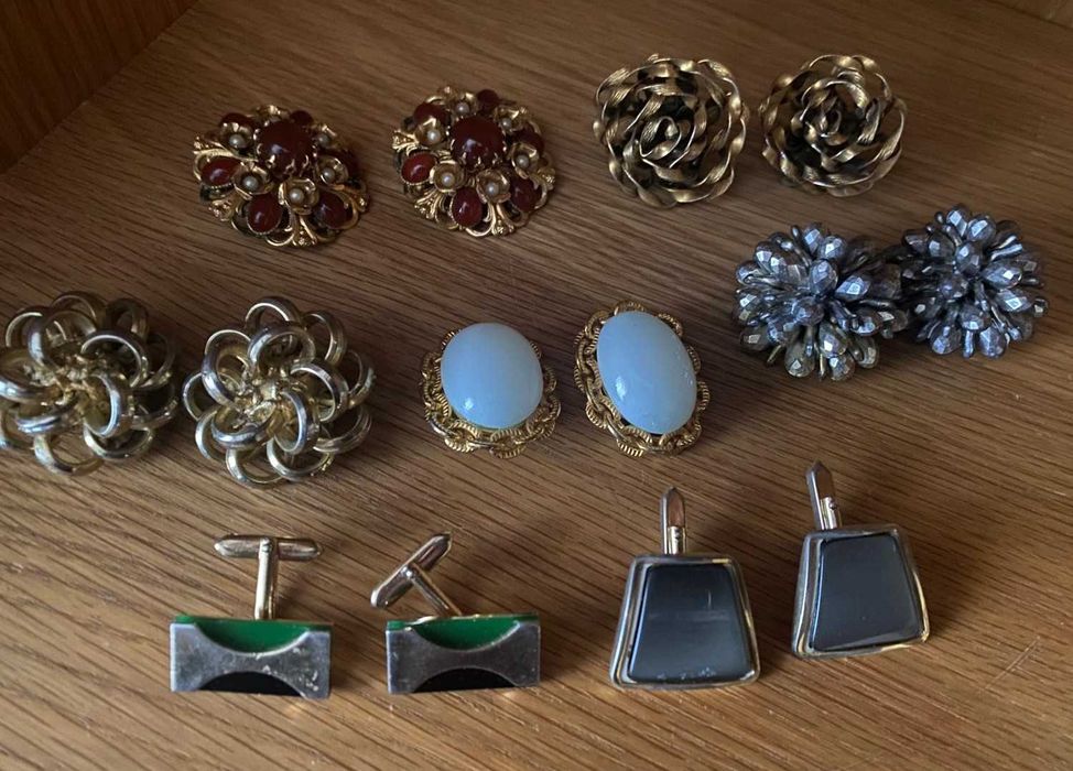 Anéis, colares, brincos e botões de punho