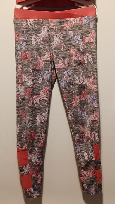 Strój sportowy dla dziewczynki rozmiar 128