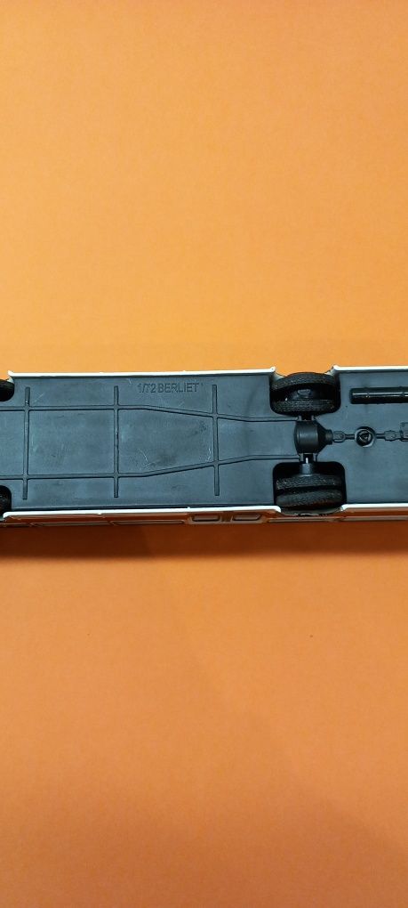 Model Jelcz Berliet  skala 1:72  Stan bardzo dobry
Długość 23 cm
Szero