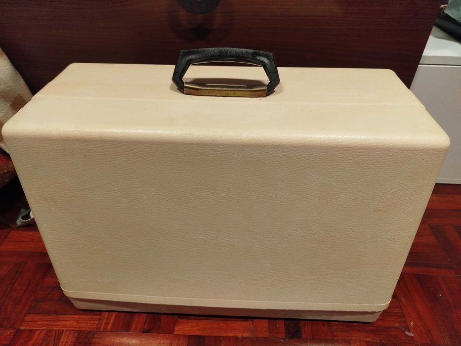 Máquina de costura ALFA, Modelo 20 [portátil], com manual instruções