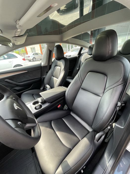 Продам Tesla model 3
