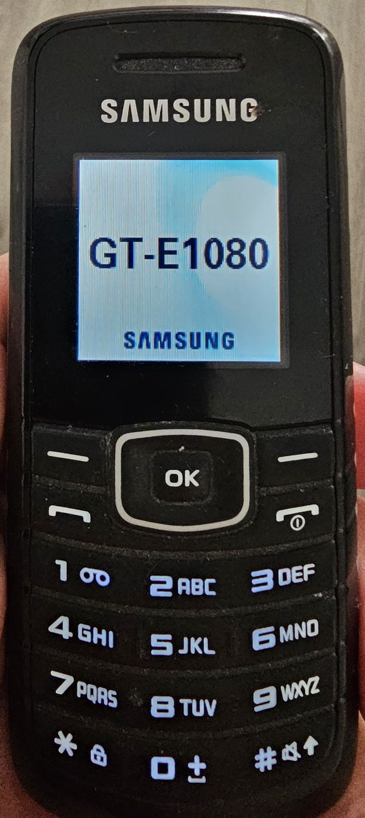 Sprzedam telefon Samsung GT-E1080W.