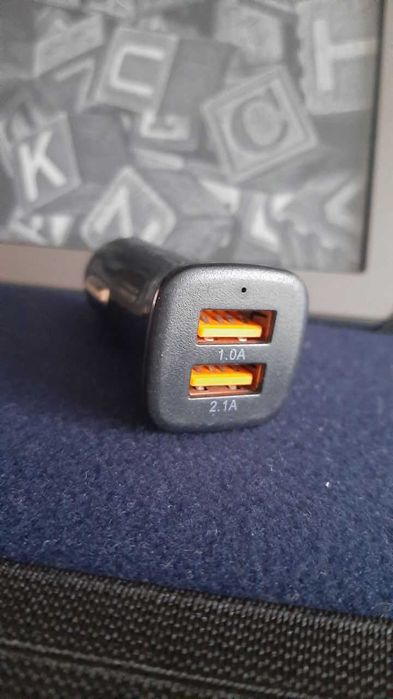 Зарядне в прикурювач