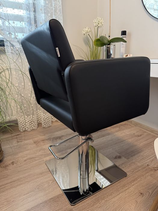 Fotel Fryzjerski AYALA Lea na kwadracie