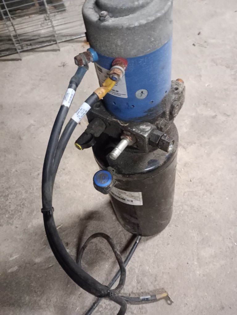 Sprzedam pompę hydrauliczna  24V