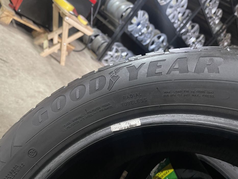 ВШ32 зимові шини 215/60 r17 goodyear резина р17