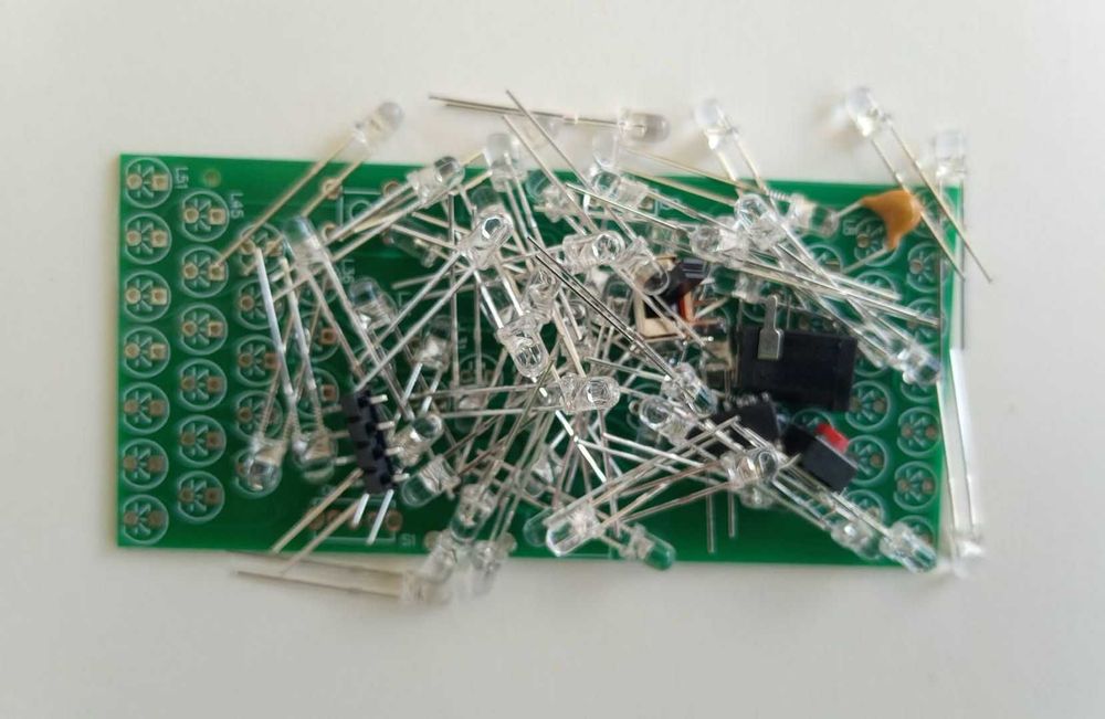 Электронный конструктор "Песочные часы" на микроконтроллере и св. диод