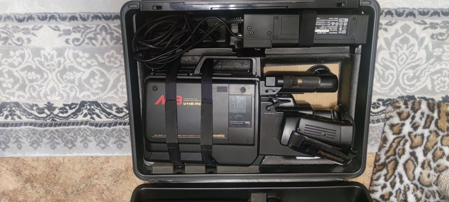 Видеокамера Panasonic M9, полностью рабочая