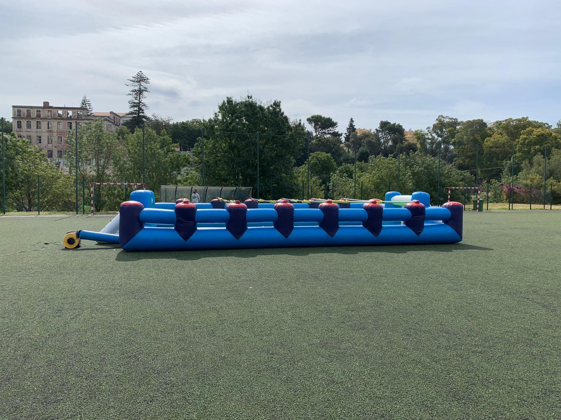 Matrecos Humanos + Campo de Futebol