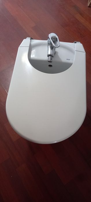 Bidé com tampa da marca Roca (bom estado)