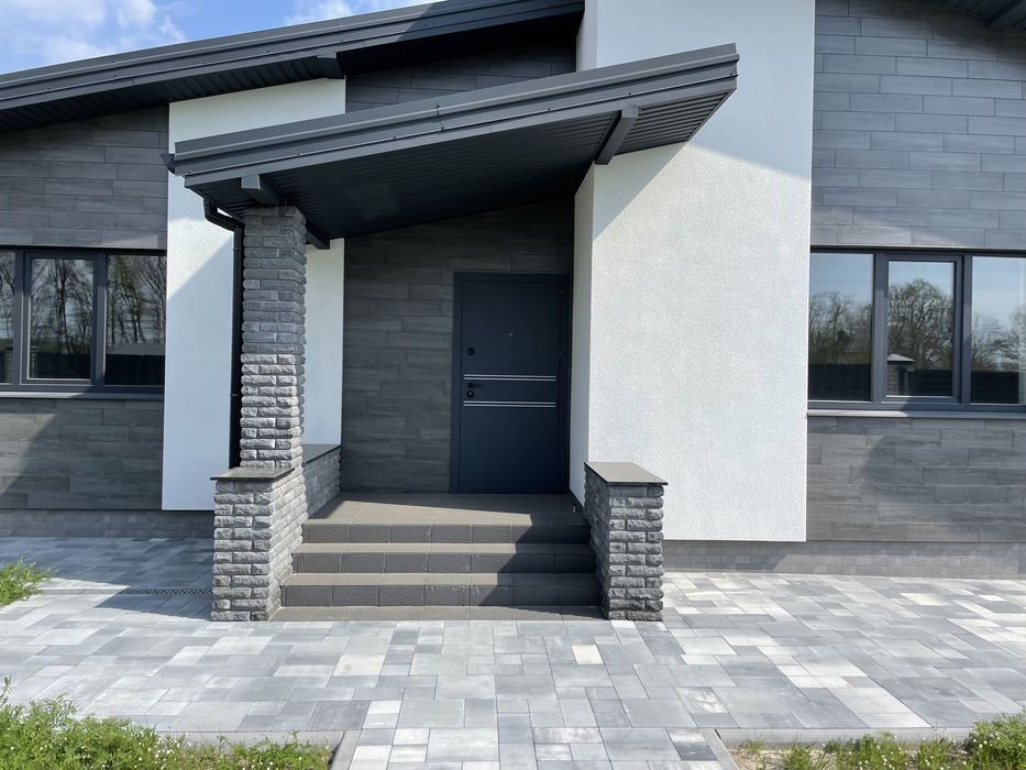 Продам будинок на Спартака біля Дендропарку.