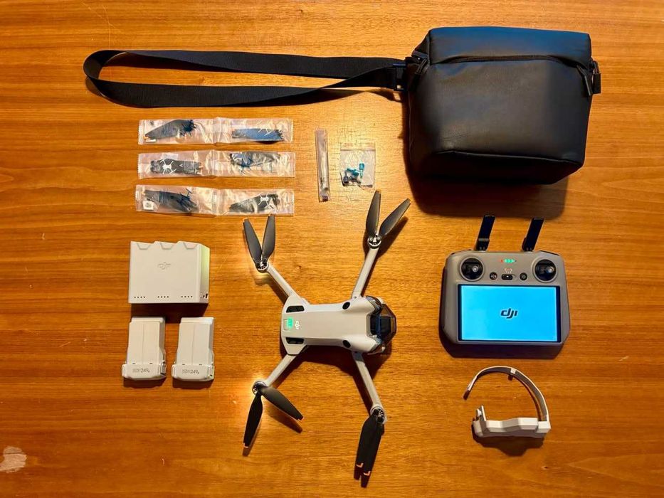 DJI Mini 4 Pro Fly More Combo RC 2 stan idealny