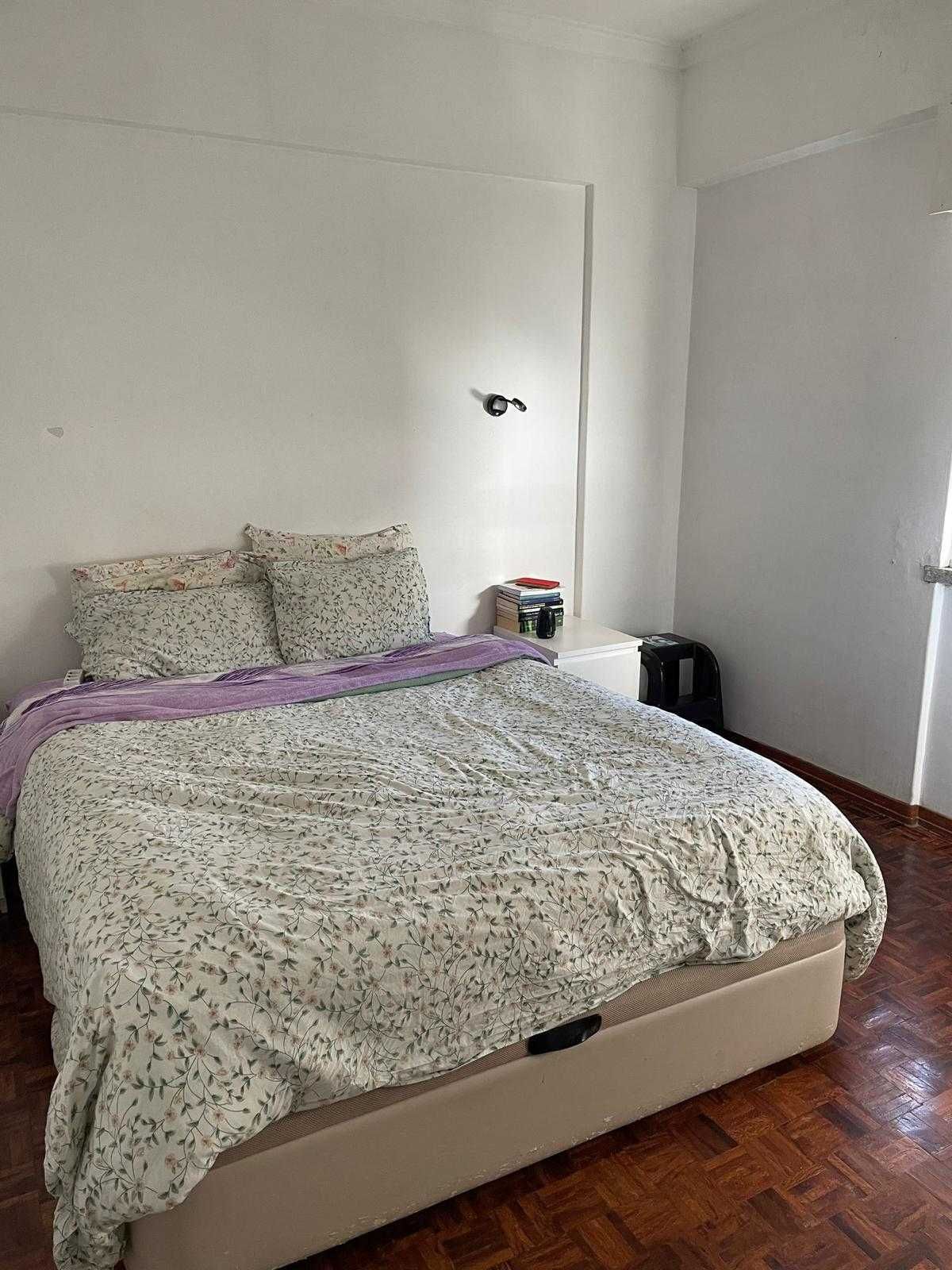 Quarto ao pé metro REBOLEIRA
