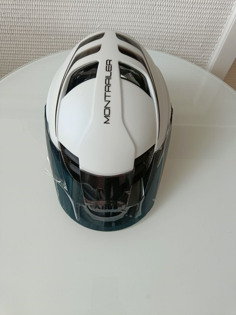 Kask rowerowy ABUS Montrailer polar white