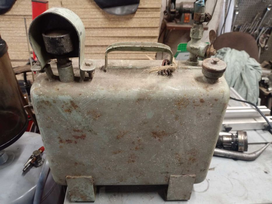 Zbiornik paliwa kuchni polowej z zaworami