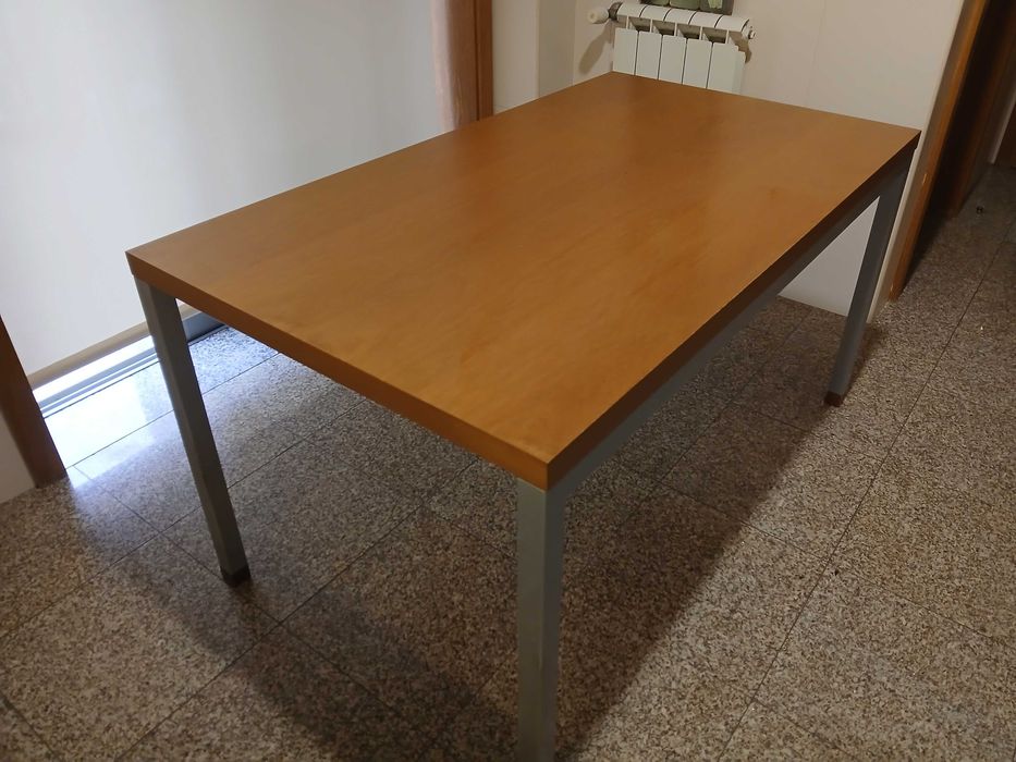 Mesa para escritório ou cozinha