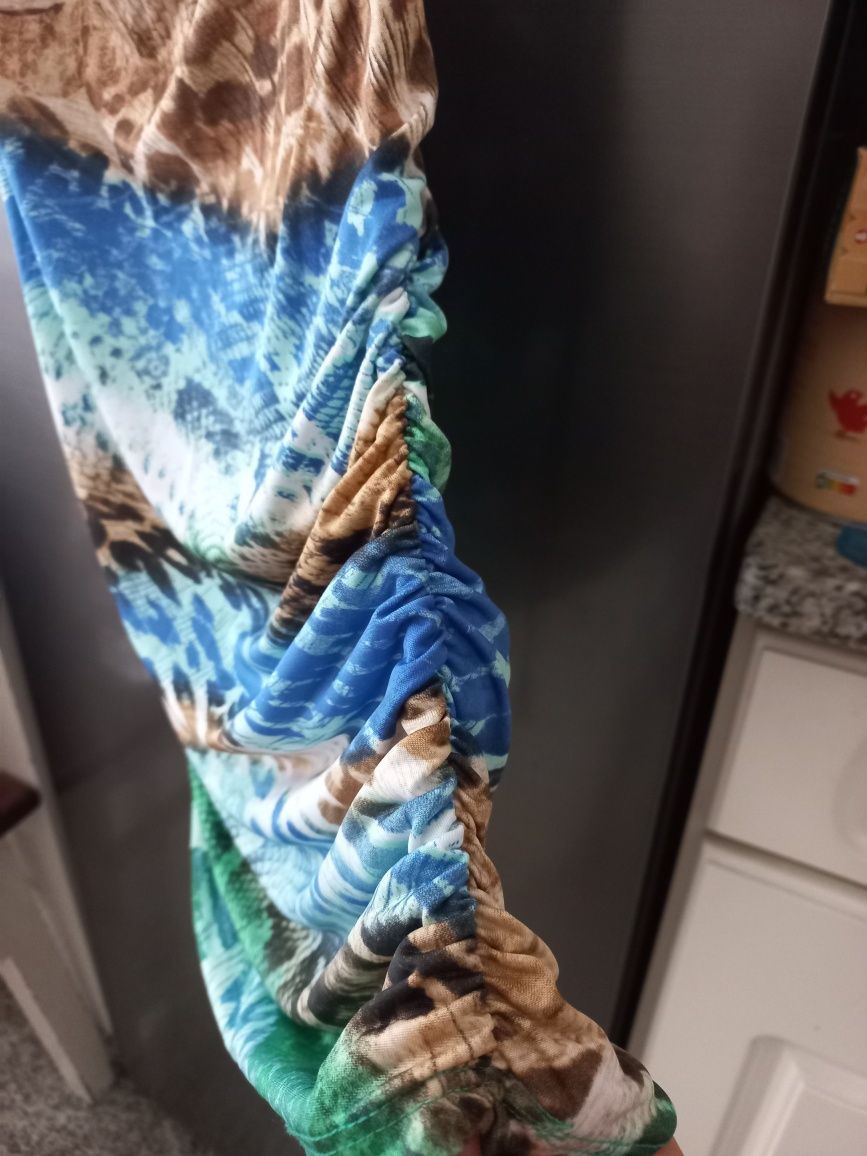 Vestido/túnica novo em tons de verde, azul e castanho