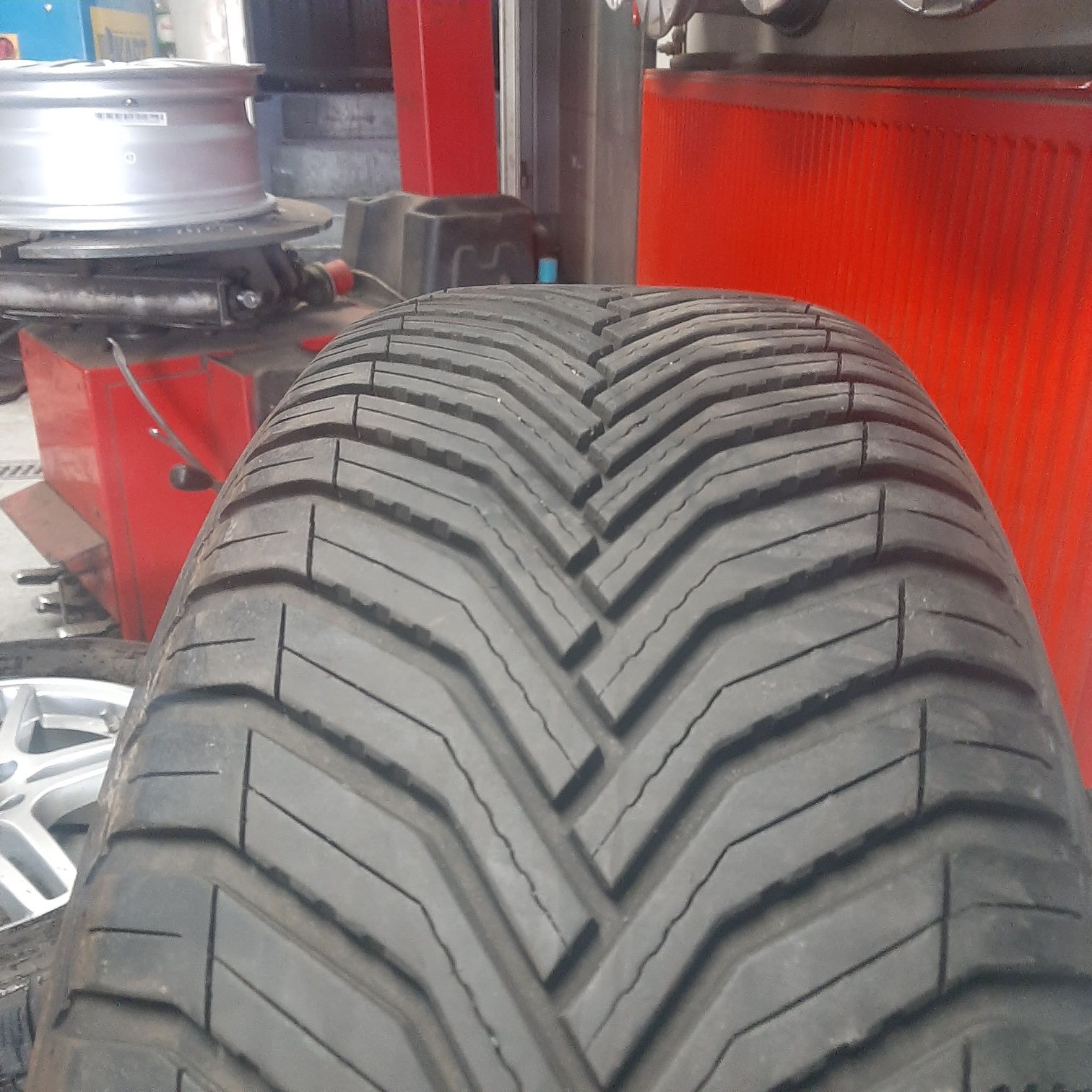 Opony Całoroczne Michelin 225/60R18 104W