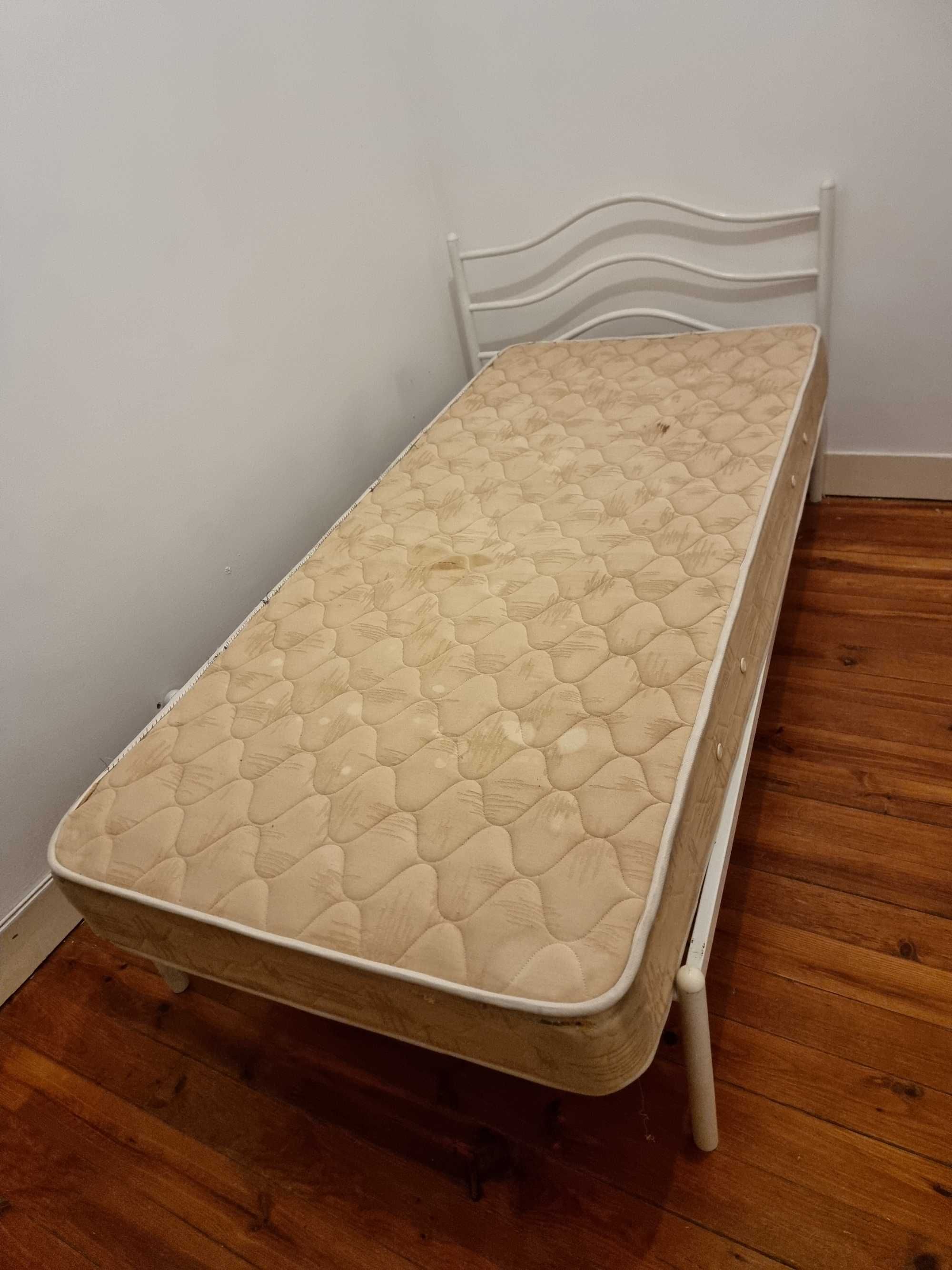 vende cama Roupeiro mesas cadeiras todos moveis de casa para desocupar