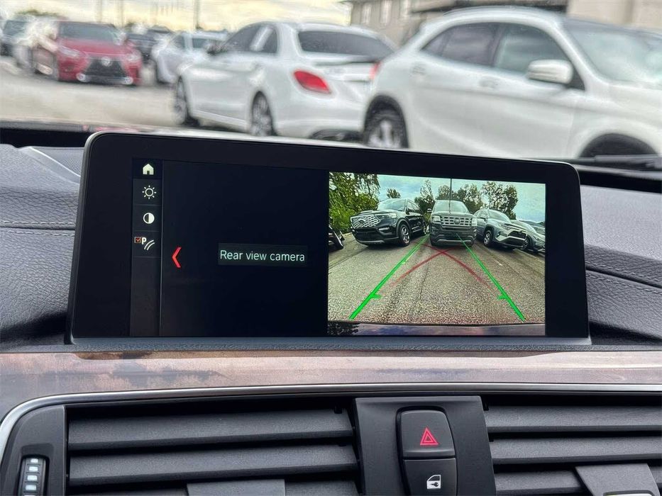 BMW 3 Series 330i      2018